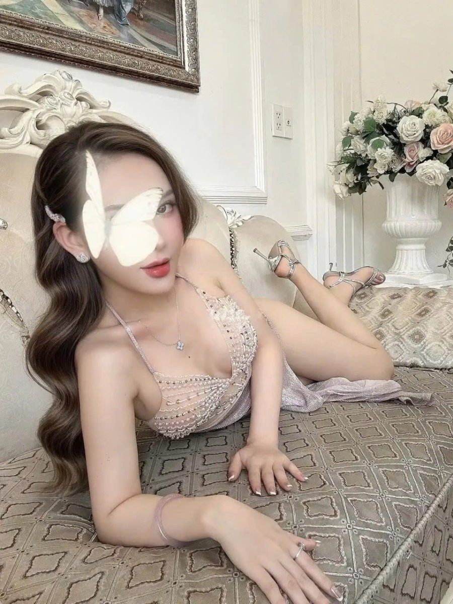 Khánh Linh - Dâm Nữ Đáng Yêu - Ngọt Ngào Tình Cảm Và Dâm Đãng - Xếp Hình Cực Thích - Lên Đỉnh Phê