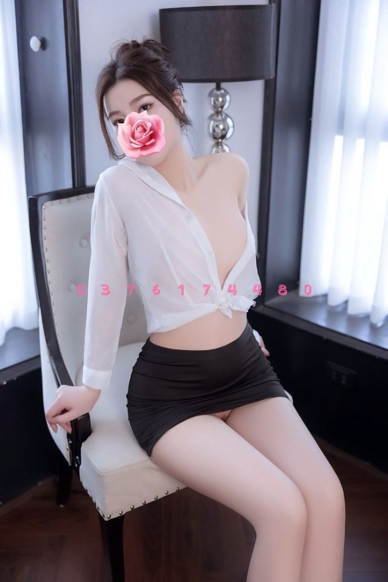 THỎ NGỌC - EM THƯ KÝ XINH ĐẸP DÂM ĐÃNG - NGỰC NỞ MÔNG CONG CHIỀU CHUỘNG NHƯ NGƯỜI TÌNH