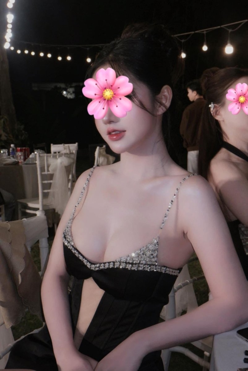 Cực phẩm em gái bán chuyên mùa đông body cực cháy