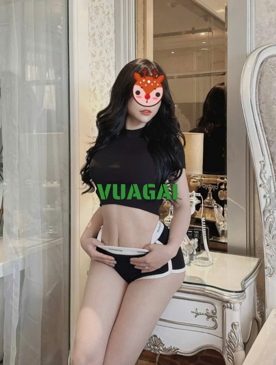 Xa la cô nàng non tơ vừa bước chân tới yên xá. Mời Ann em thẩm thử